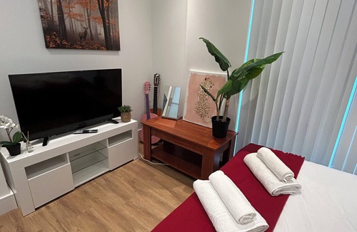 Hanger Hill Apartment | Premium 2 Bed - Near Hanger Lane Station Sky Sport And Movies