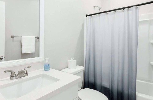 Glendale Apartment | Premium 3Bed/2BR/2Bath/70" Smart TV/2Bath