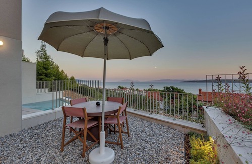 Zavala Villa | Premium 3BR Villa Vista Divina w/Pool