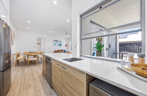 Peregian Beach Apartment | Premium 4-Bed Coastal Escape with BBQ and Pool