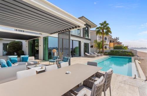 Palm Jumeirah Villa | Premium 4 BR Villa in Palm Jumeirah with Private Pool