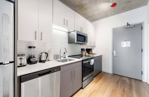 River North Hotel | Premium 4 King Apartment w/City Views