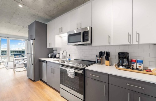 River North Hotel | Premium 4 King Apartment w/City Views