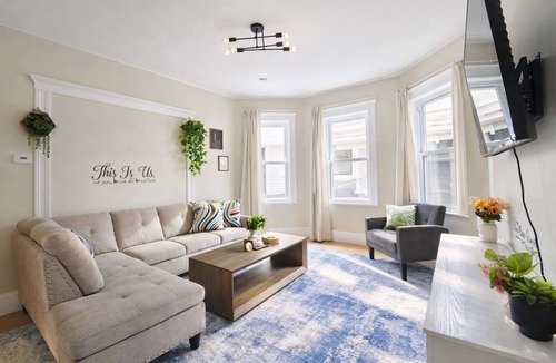 East Somerville Apartment | Premium 4BD/2BA Near Boston Encore Casino Train