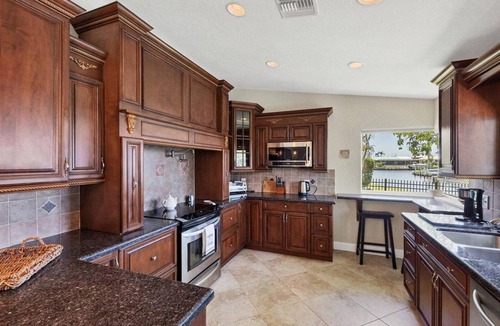 Punta Gorda House | 🥇 Premium 4bd villa with a dock and canal access (CH979)