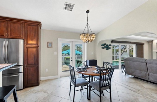Punta Gorda House | 🥇 Premium 4bd villa with a dock and canal access (CH979)