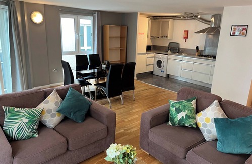 Bunhill Apartment | Premium 4Pax Apartment with Kitchen