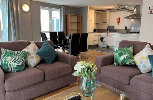 Bunhill Apartment | Premium 4Pax Apartment with Kitchen