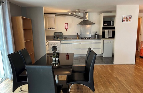 Bunhill Apartment | Premium 4Pax Apartment with Kitchen