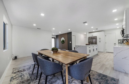 University Park House | Premium 5BR Experience w/BBQ/Court/Games & Fun