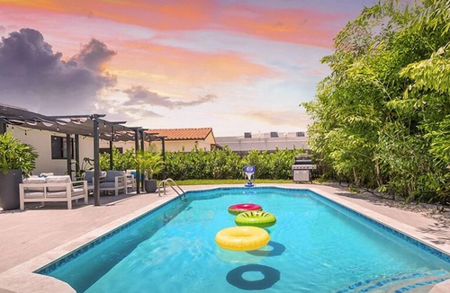 University Park House | Premium 5BR Experience w/BBQ/Court/Games & Fun