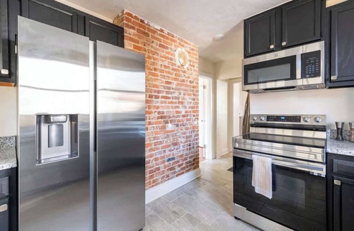Crescent Hill Apartment | Premium 6BR Bourbon Trail home for large groups!