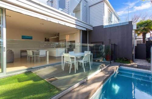 Freemans Bay House | Premium Abode with Plunge Pool steps to Ponsonby