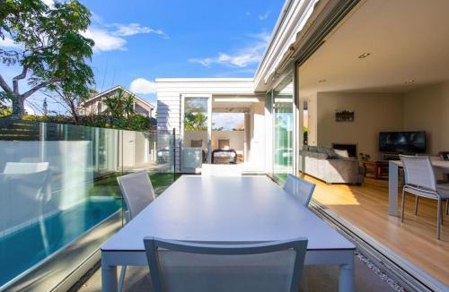 Freemans Bay House | Premium Abode with Plunge Pool steps to Ponsonby