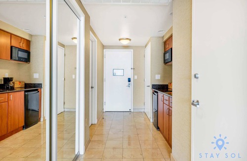 Sunny Isles Beach Condo | Premium Amenities Studio - Ocean View