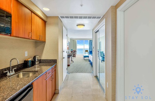 Sunny Isles Beach Condo | Premium Amenities Studio - Ocean View
