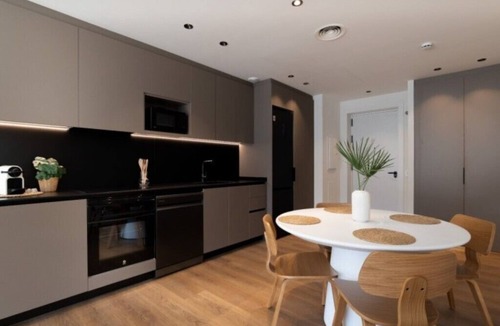 Vallpineda Apartment | Premium Apartment with Terrace, King + Queen