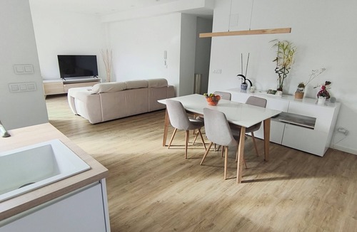 Benicalap Apartment | Premium apartment with terrace in Valencia (minimum 1 1 nights)