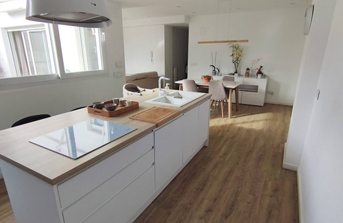 Benicalap Apartment | Premium apartment with terrace in Valencia (minimum 1 1 nights)