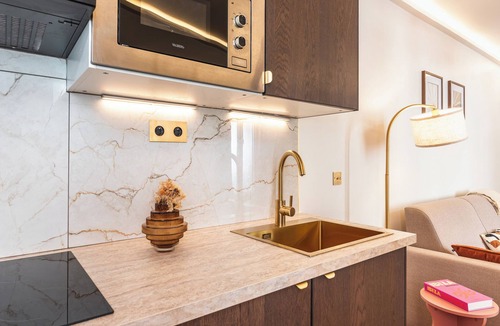 Pere Lachaise Apartment | Premium Apartment with Private Jacuzzi Sleeps- Chine 1