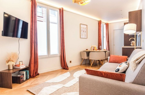 Pere Lachaise Apartment | Premium Apartment with Private Jacuzzi Sleeps- Chine 1