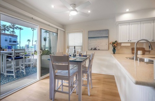 Townsite Condo | Premium Beachfront Stay Ground Floor, 2 Parking Spots, Community Jacuzzi EV Charging