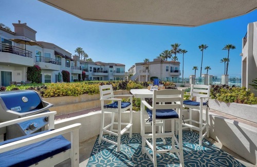 Townsite Condo | Premium Beachfront Stay Ground Floor, 2 Parking Spots, Community Jacuzzi EV Charging