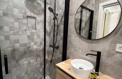 El Raval Apartment | Premium Central appartment Las Ramblas: 4 Beds and baths, 9 guests