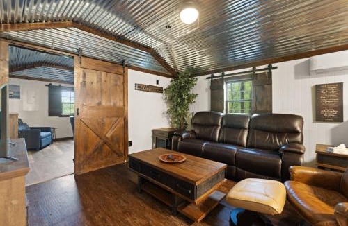 Stanton House | Premium Creekside Cabin Hot Tub, Red River Gorge