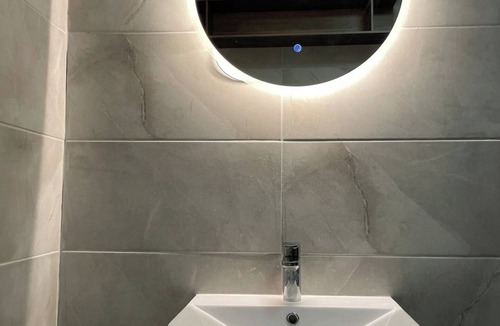 Southbourne Apartment | Premium Double Room with Ensuite