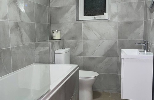 Southbourne Apartment | Premium Double Room with Ensuite