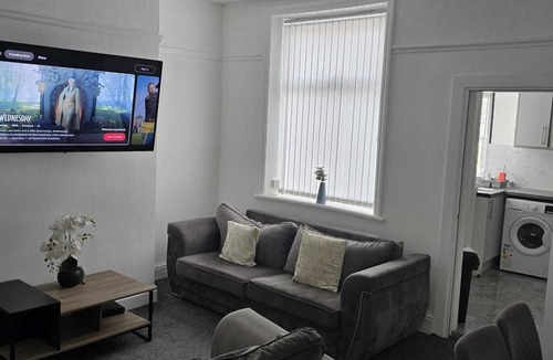 Burnley House | Premium Double room with Shared Bathroom Room 1