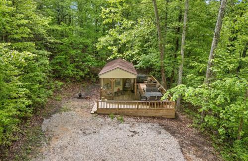 Stanton House | Premium Hilltop Couples Cabin w Hot Tub RRG Views