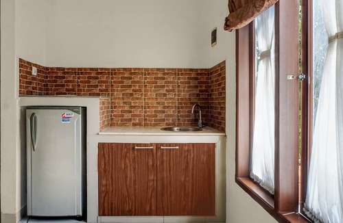 Medan House | Premium Indonesia Deluxe Double w/Free WiFi