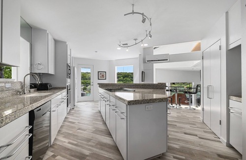 Oak Shores On Lake Austin House | Premium Lake Austin Lakeside Bedrooms. 6 Hole Mini Golf Course and Waterfall