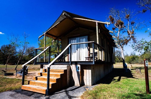 Bastrop House | Premium Lakefront Cabin #4: The Cardinal (Austin)