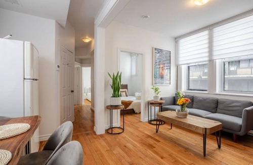 Shaughnessy Village Apartment | Premium Location | Stylish 3BR downtown Montreal