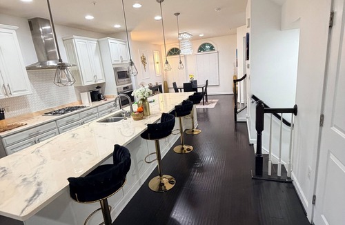 Hanover House | Premium Modern Luxe Retreat Near BWI & Arundel Mills