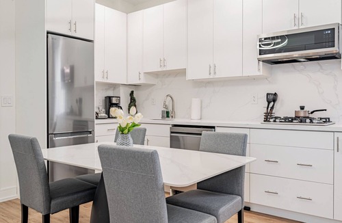 Oakwood Village Apartment | Premium new-build 3 BD,3 bath Apartment