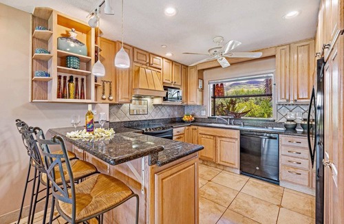 Downtown Lahaina House | Premium Ocean Front: Gated w/Pool & In-Unit Gym