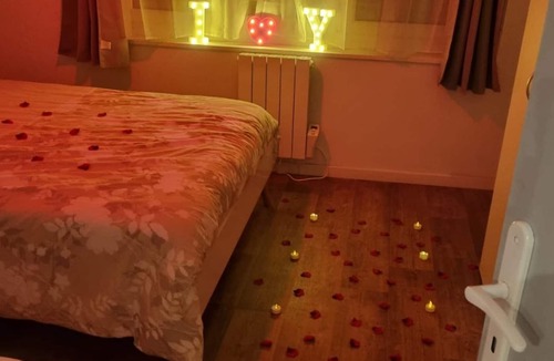 Brequerecque Apartment | 💎Premium Offer💎Suite with Balneo Bath/Jacuzzi- Old Town Residence