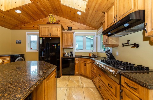 Port Stanley Cottage | Premium on First - across the street from the beach!