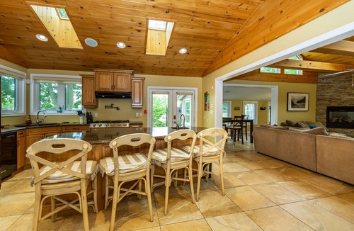 Port Stanley Cottage | Premium on First - across the street from the beach!