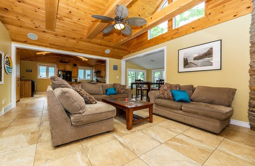 Port Stanley Cottage | Premium on First - across the street from the beach!