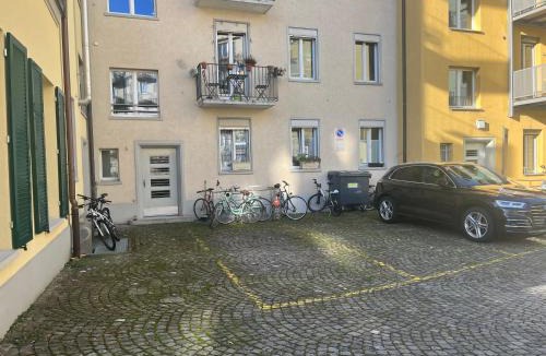 Alt-Wiedikon Apartment | Premium penthouse studio - AC, Laundry, Balcony, Parking