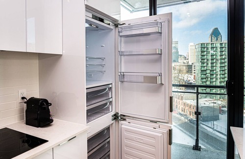 Griffintown Apartment | Premium Plus – City View
