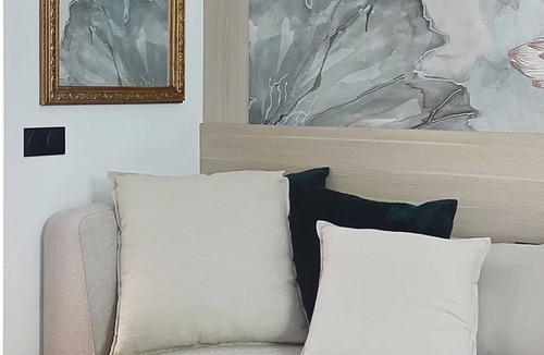 Le Grand Large Apartment | Premium romantic accommodation 50m from the beach