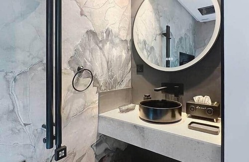 Le Grand Large Apartment | Premium romantic accommodation 50m from the beach