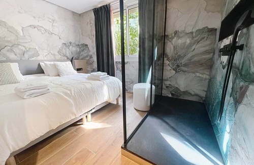 Le Grand Large Apartment | Premium romantic accommodation 50m from the beach