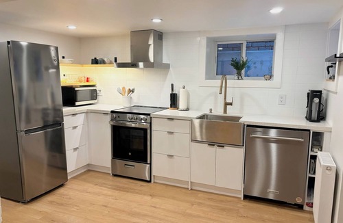 Roncesvalles Village Apartment | Premium Roncesvalles Village Retreat. 2Bdrm1Bath. New Reno with Garden Space